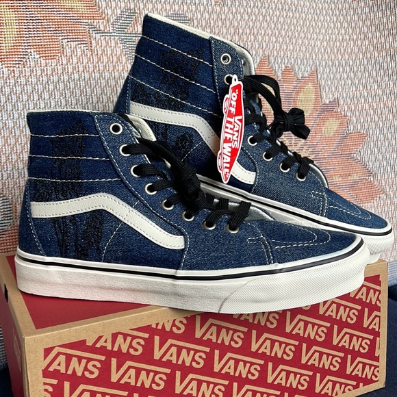 Vans WMNS Sk8-Hi Tapered
Denim Embroidery Navy/White
VNOA5KRUNAV
Sneakers - Picture 6 of 16
